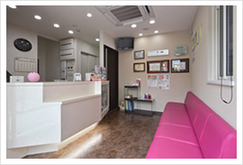 受付と待合室の様子